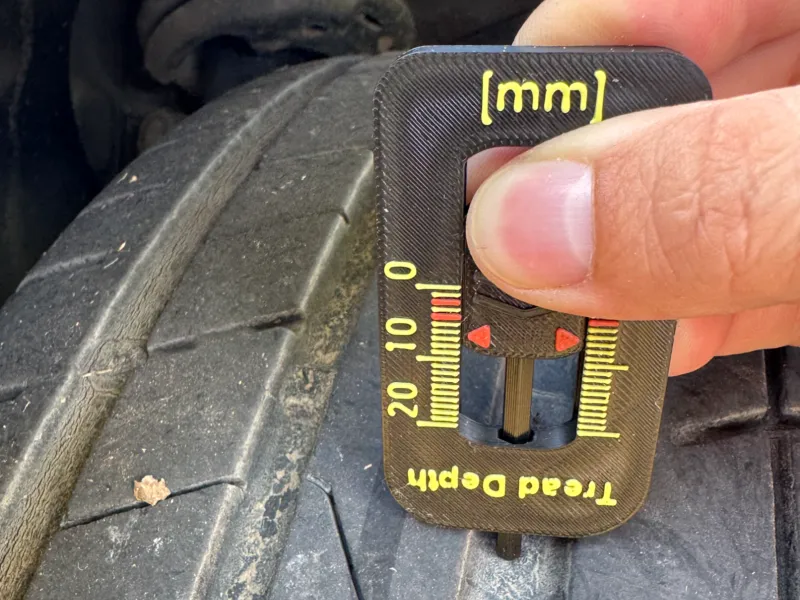 Tread depth gauge