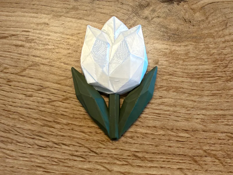 Low poly Tulip badge / keychain