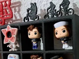 STAND STRANGER THINGS MINI FUNKOS KINDER JOY