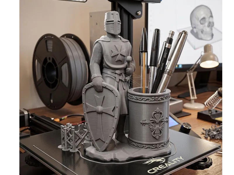 Crusader Knight pen holder