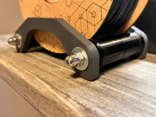 Small profile spool holder