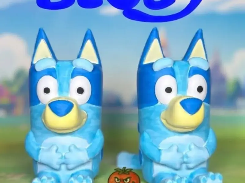 Sitting Bluey – Bluey DeskBuddy