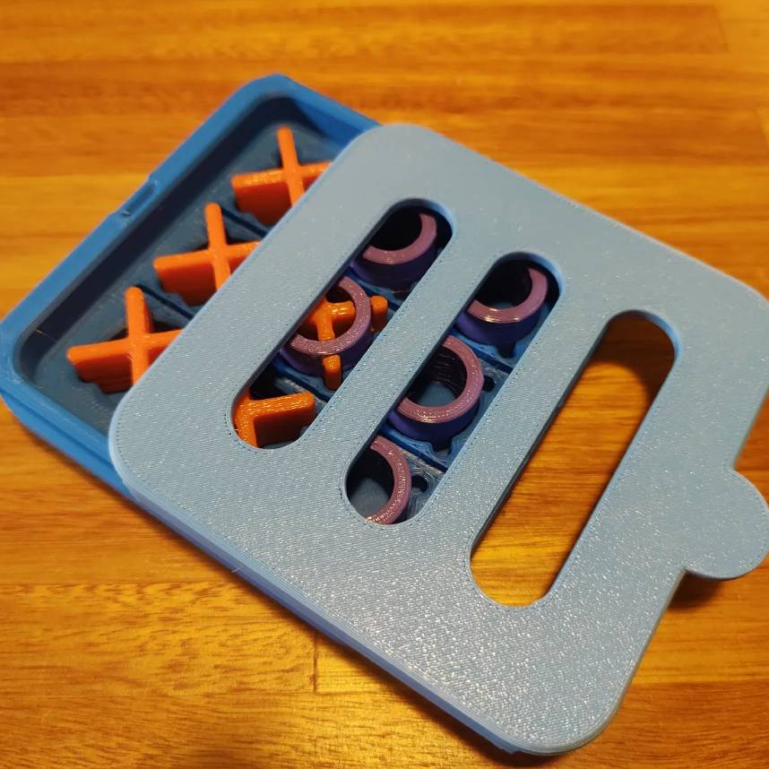 Tic Tac Toe with easy lid