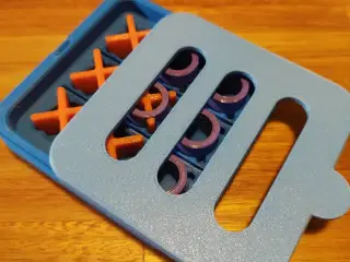 Tic Tac Toe with easy lid