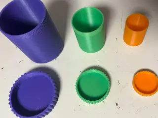 Round box with screw cap, case