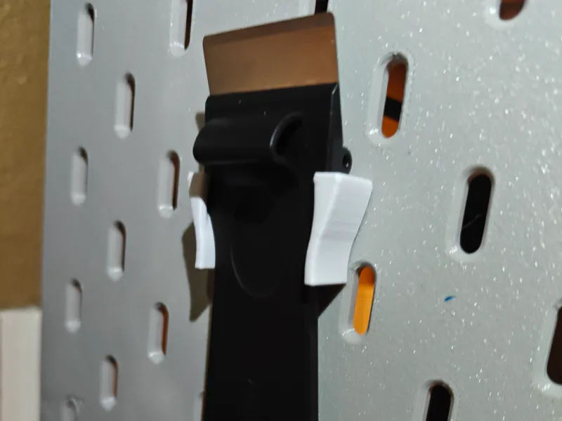 Skadis Holder bed scraper