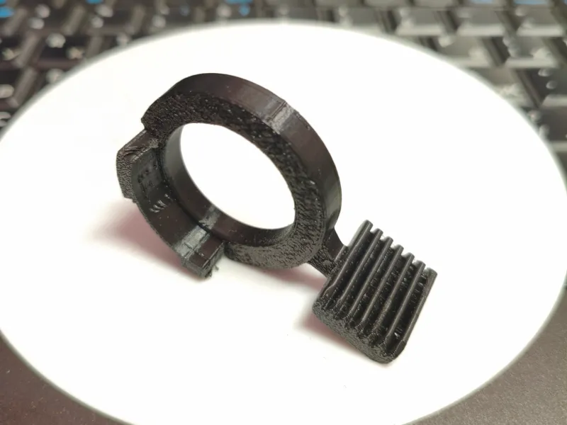 The trigger of the Kukirin R2 Pro scooter