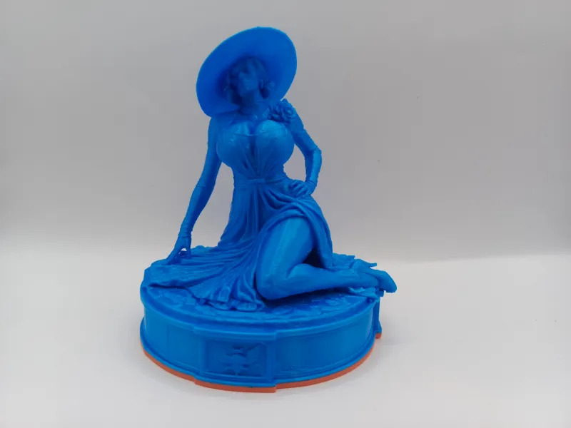 Lady Dimitrescu Statue - Resident Evil