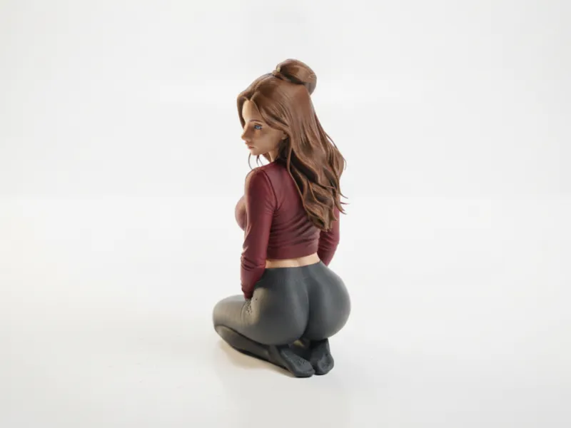 Figurine de Dame Agenouillée Art Féminin Imprimable en 3D