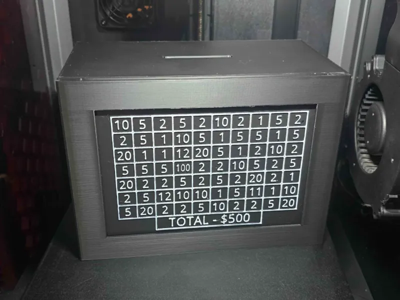 プレート交換可能な現金貯金箱