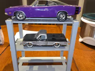1/18 scale display 4 post  stackable to infinite