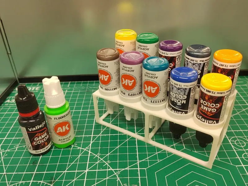 Ergonomic paint stand
