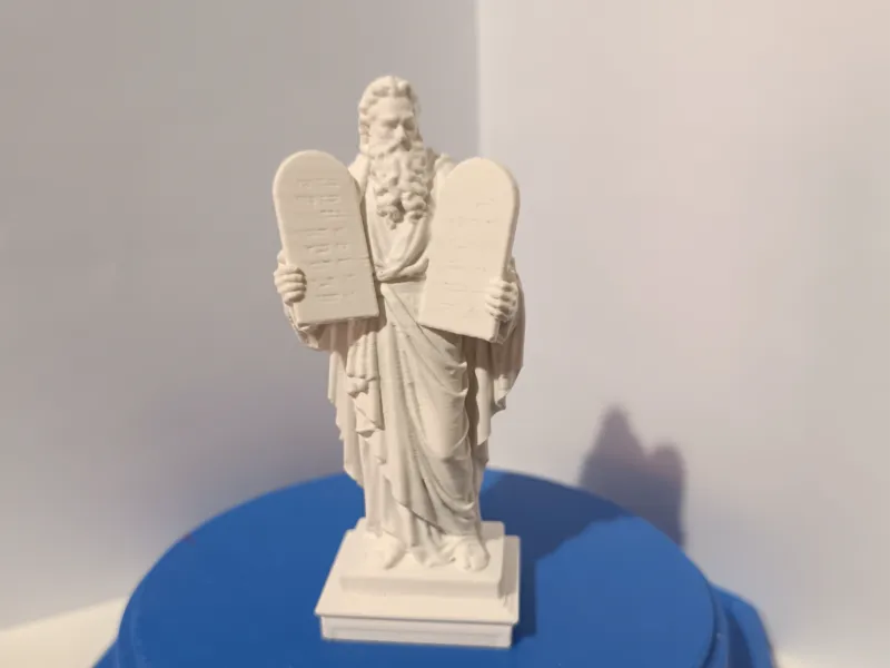 Mose' con le tavole della legge