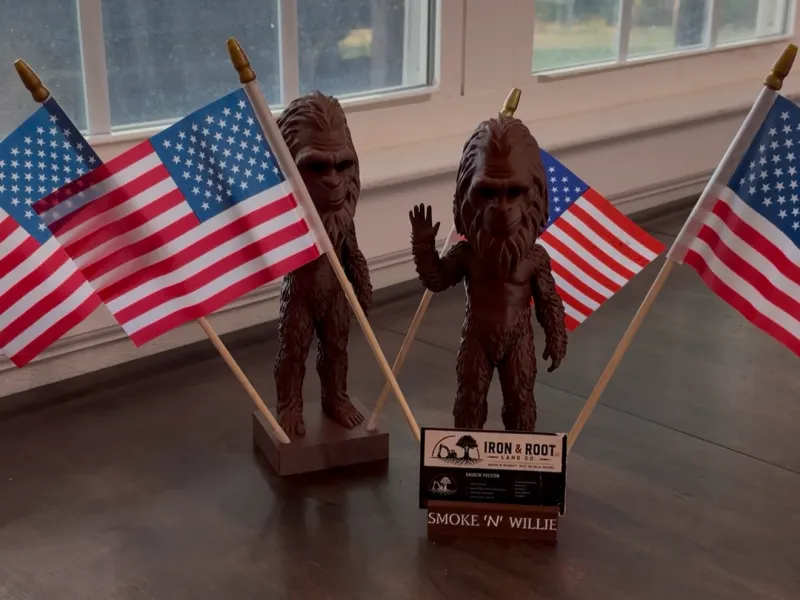 Bigfoot+Bobblehead standing up with stand v2