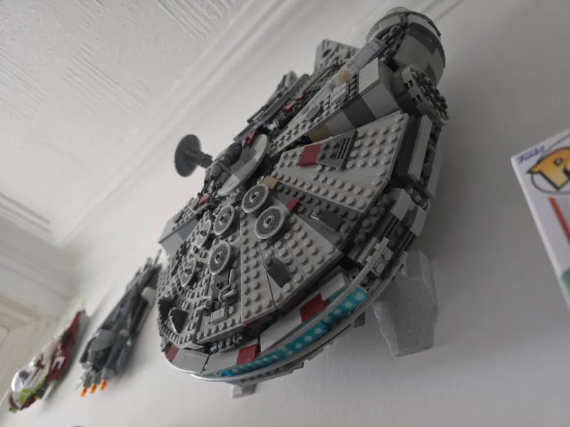 LEGO  75257 Millenium Falcon wall mount