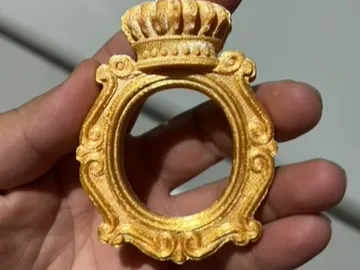 Crown frame with magnet