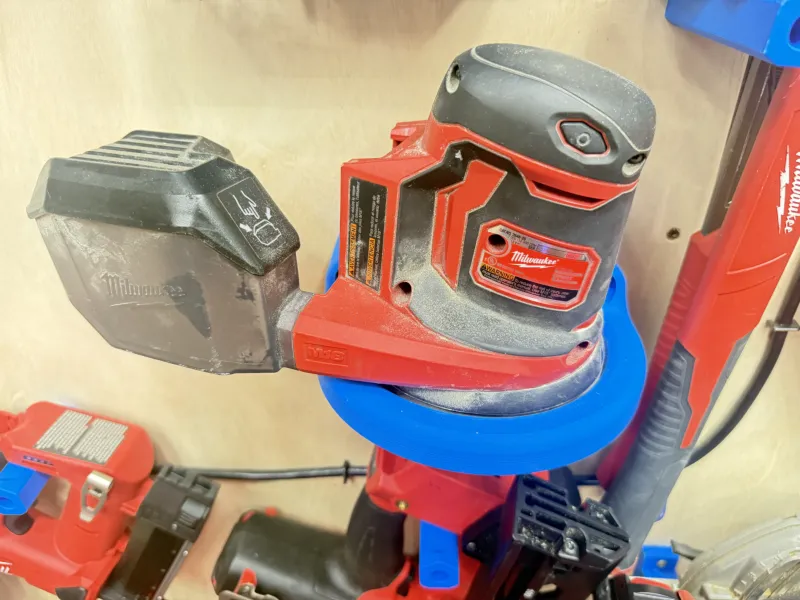 Supporto da parete per levigatrice orbitale da 5"