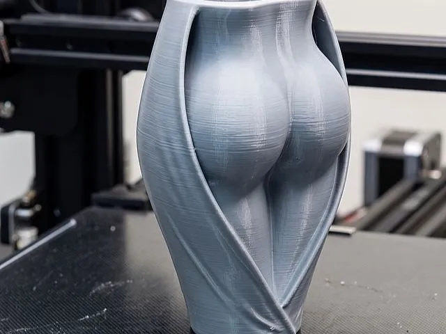 Curves vase for women
