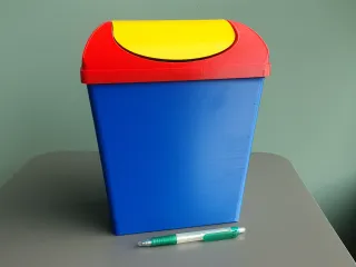 Swing-top Trash Can