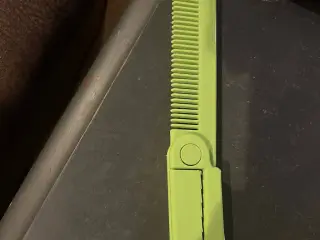 Folding comb