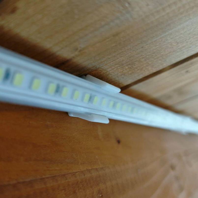 100 Clip Porta Striscia LED Trasparenti Con Viti E Cacciavite - Per LED 10 Mm 3528/5050 - Staffe Fissaggio Invisibili