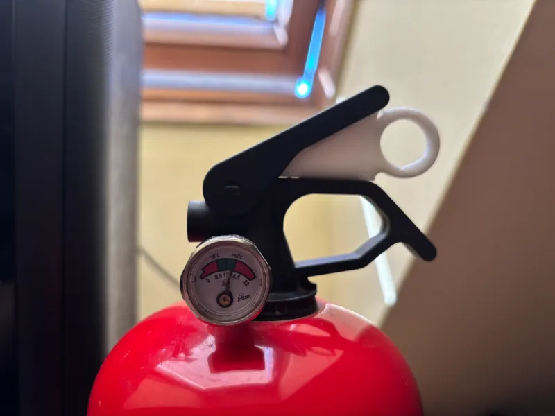 Fire extinguisher safety pin