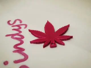 WEED KEY CHAIN