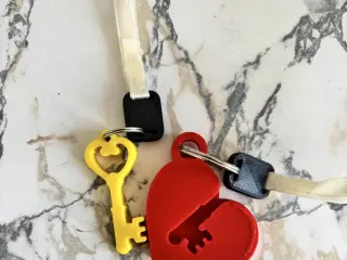 Mother’s Day Keychain – Heart & Key Set