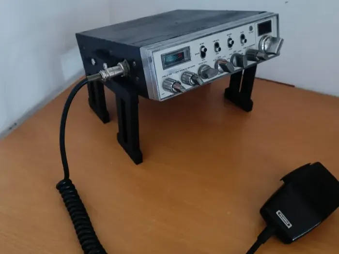 Soporte para emisora de radioaficionado
