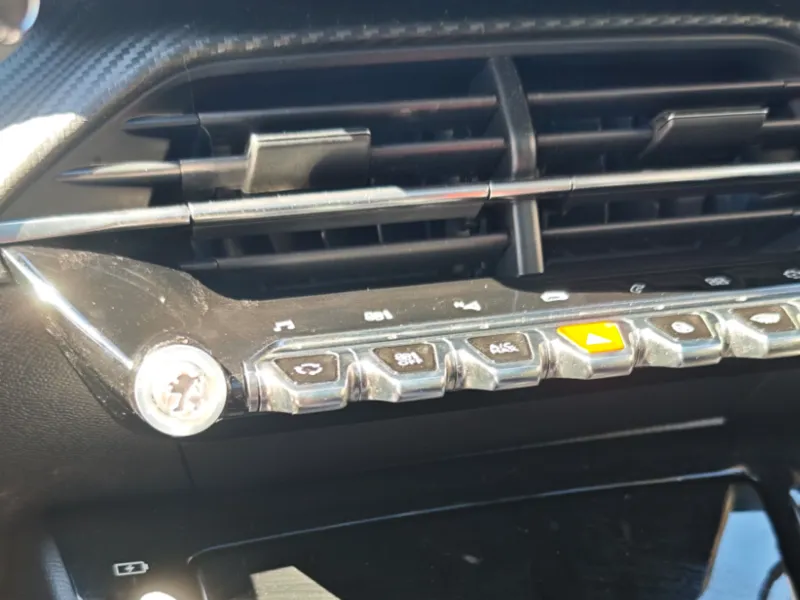 Pulsante radio Peugeot 208 2022
