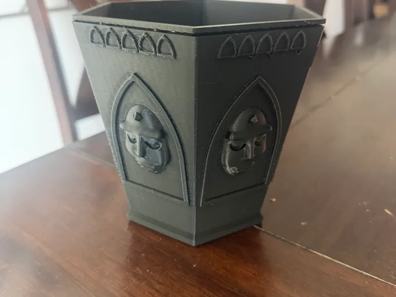Gothic Sentinel Planter with Drainage Liner, 2 Sizes