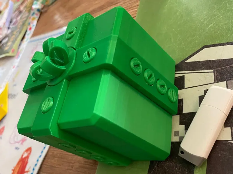 Caja de regalo molesta