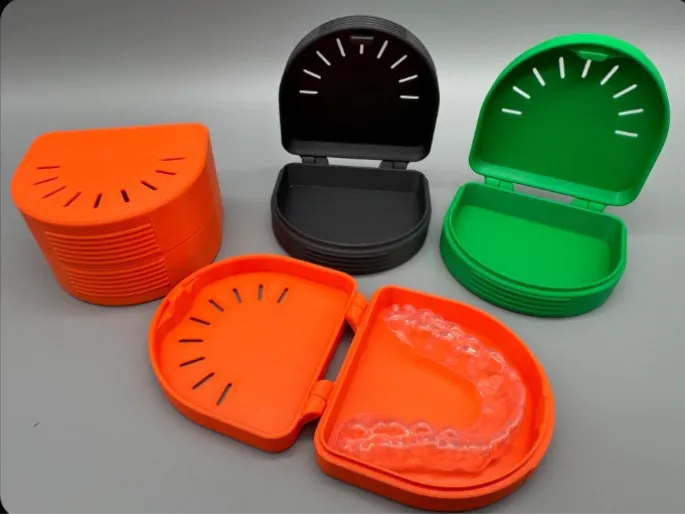 Retainer container