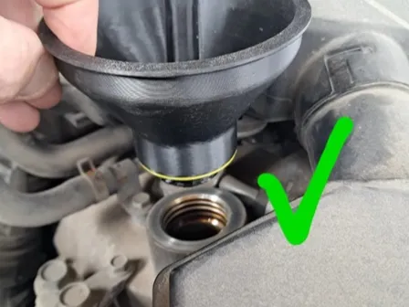 Entonnoir de remplissage d'huile NISSAN, m32