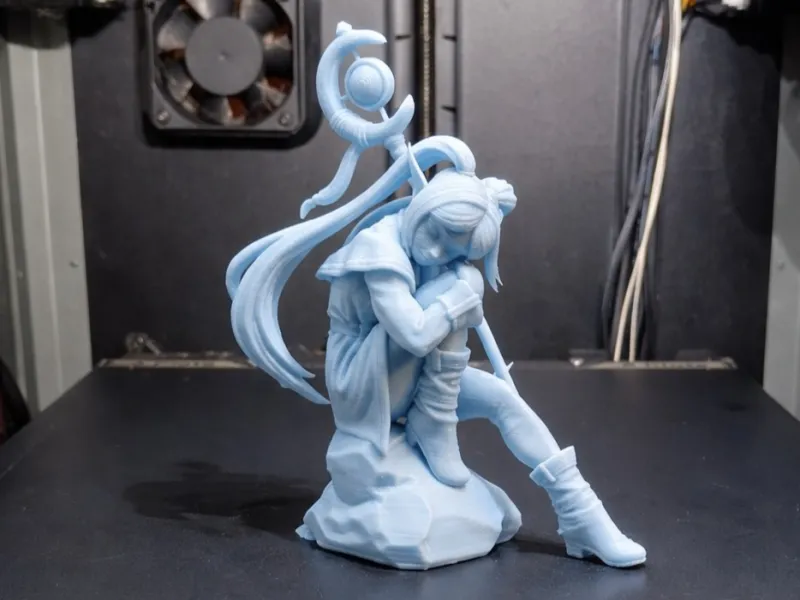 Figura de elfo de fantasía