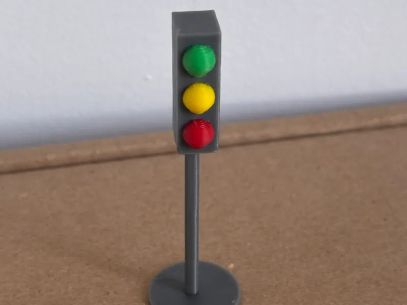 Small traffic lights for model layouts