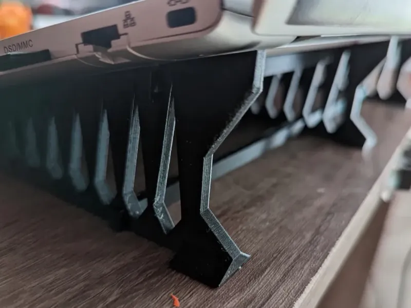 Laptop riser