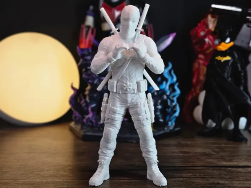Deadpool Love Pose Ultra Dettagliato