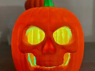 Pumpkin Skull iluminated