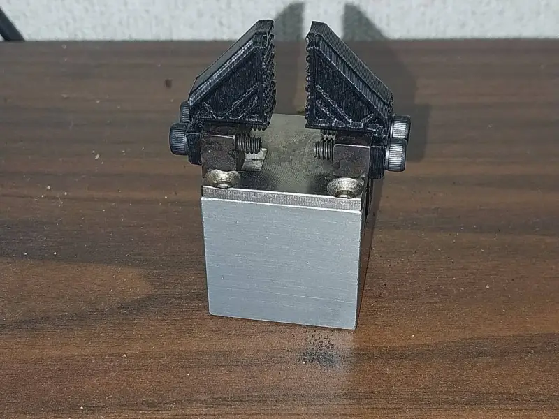 Gripper fingers for robot end of arm tooling