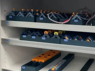 Trays for O3Q interferometer experiment