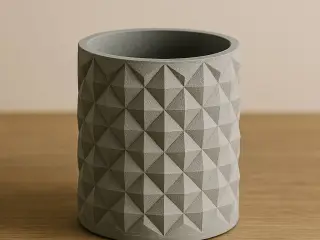 faceted pen holder