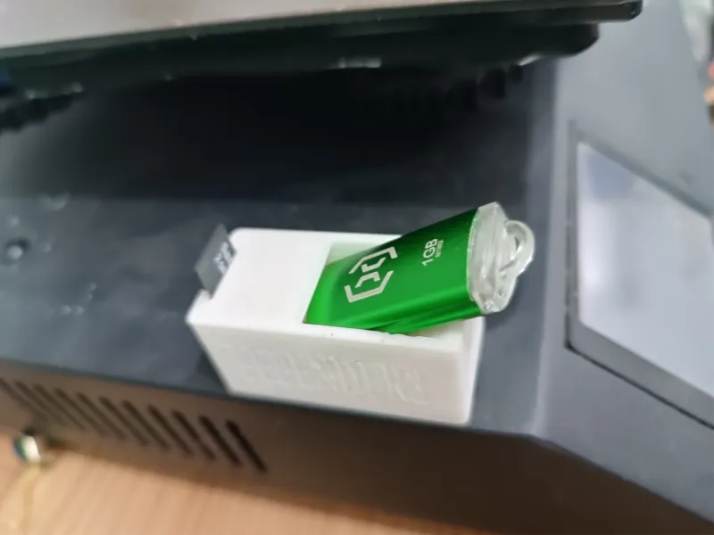 Tapa-porta USB Artillery Genius