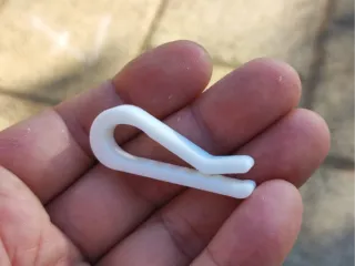 Securing clips for ratchet straps