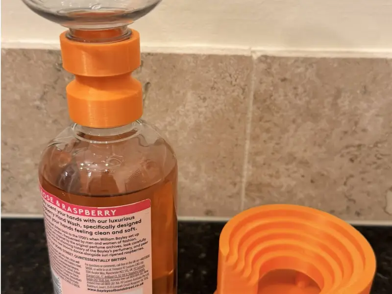 Suporta garrafas de cabeça para baixo para aproveitar até a última gota de líquido
