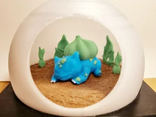 Miniature of a Bulbasaur inside a Terrario (Assembly)