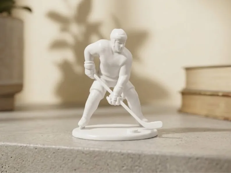 Low Poly Hockey Player – Modern Geometric Sculpture