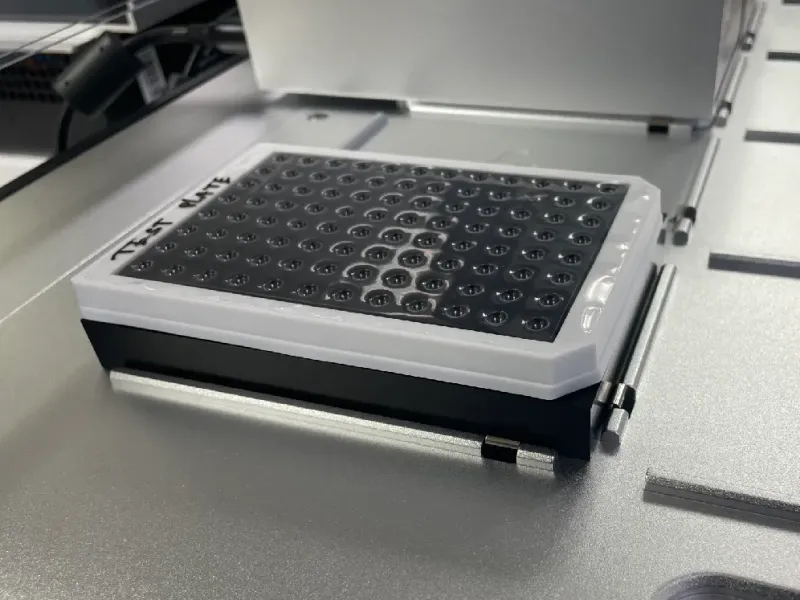96 well PCR tray holder with clips