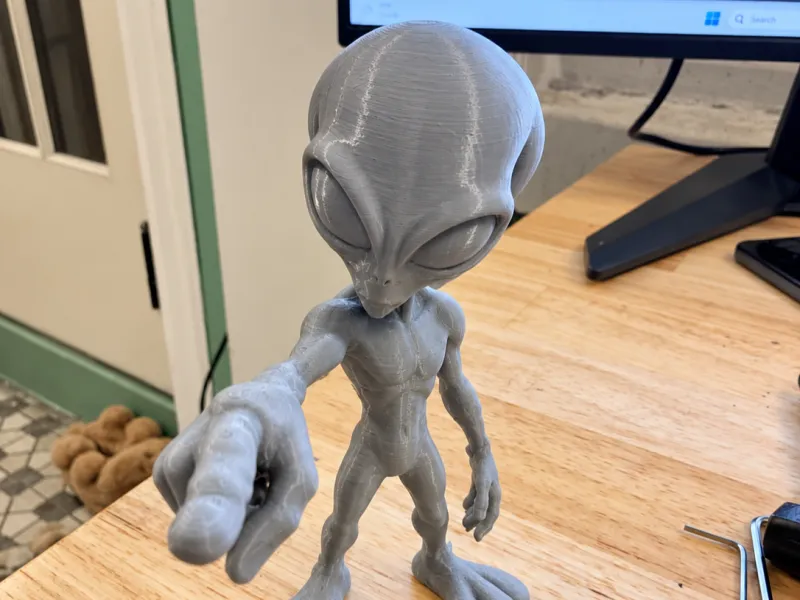 Alienígena Apontando para VOCÊ