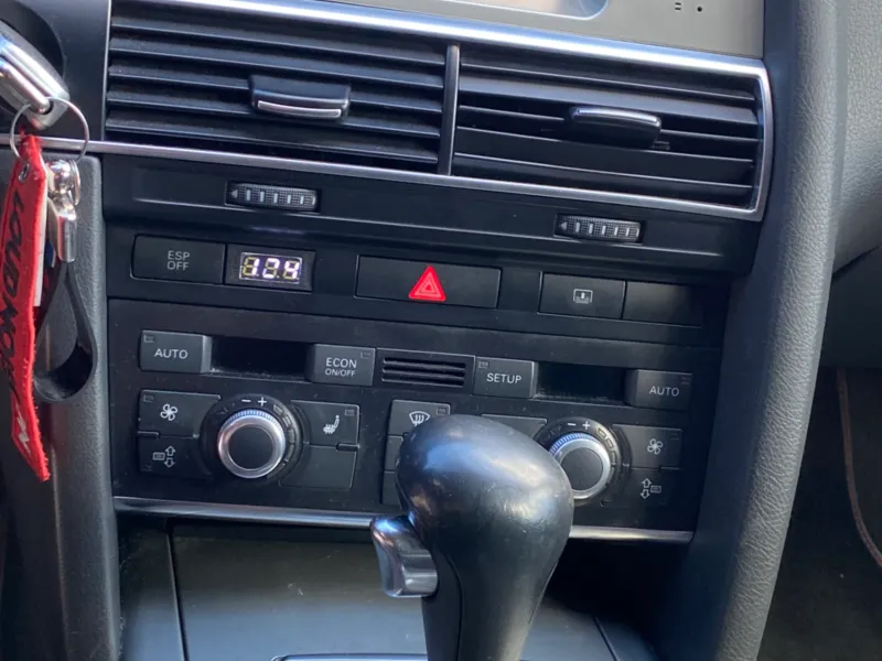 Audi A6C6 Voltmeter-Tastenfeld